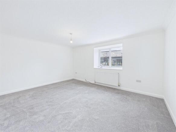 2 bed Apartment to rent Image 4