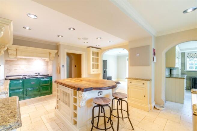 5 bed Detached for sale Image 7