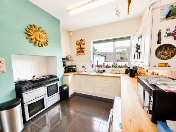 3 bed Terraced for sale Image 5