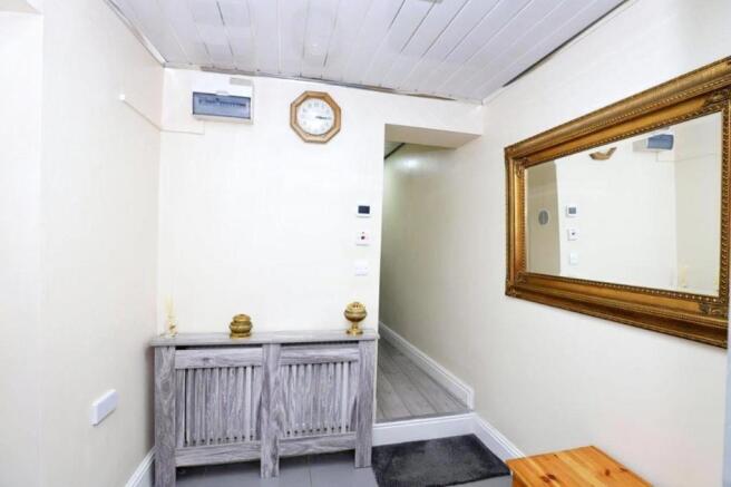 2 bed Flat for sale Image 6