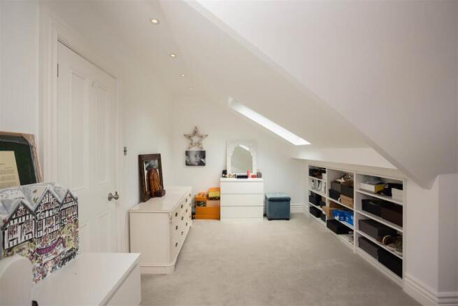 5 bed Semi-Detached for sale Image 11