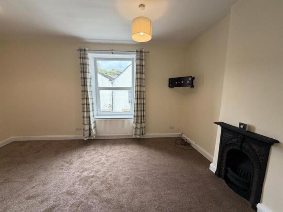 2 bed End of Terrace to rent Image 8
