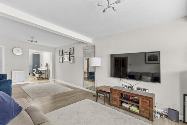 101 Cressex Rd, HP12 4PS-7.jpg