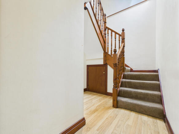 4 bed House to rent Image 6