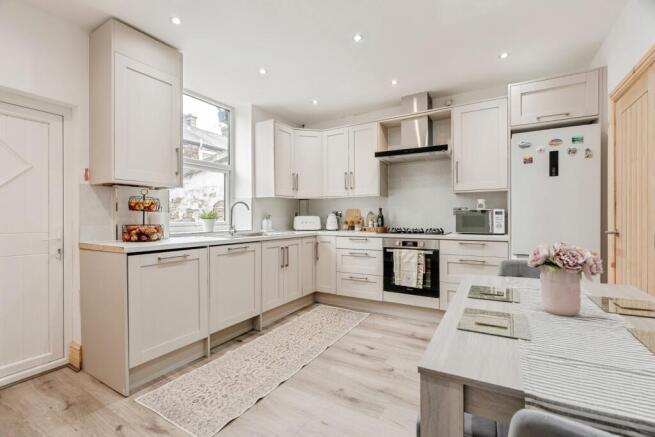 2 bed Terraced for sale Image 8