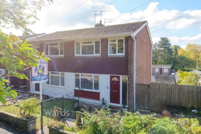 3-bed semi-detached on Istead Rise, Istead Rise, Kent, £264,500