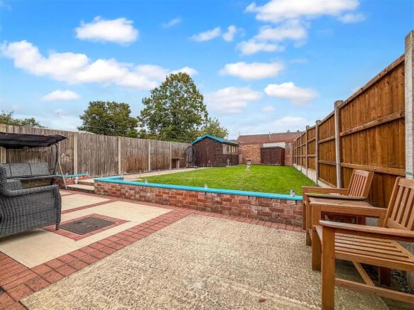Generous Enclosed Garden 450