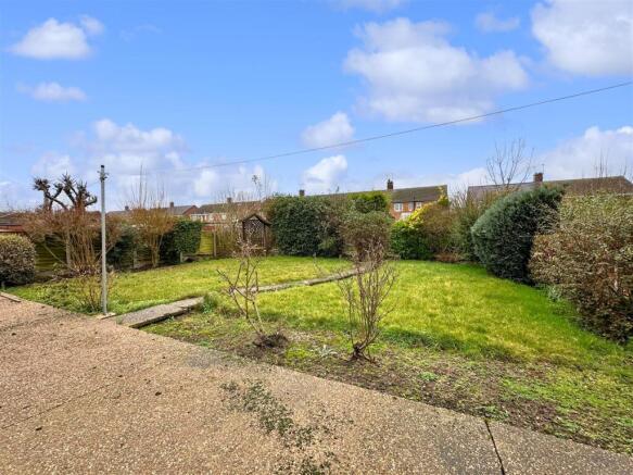 Well-Appointed Rear Garden 813