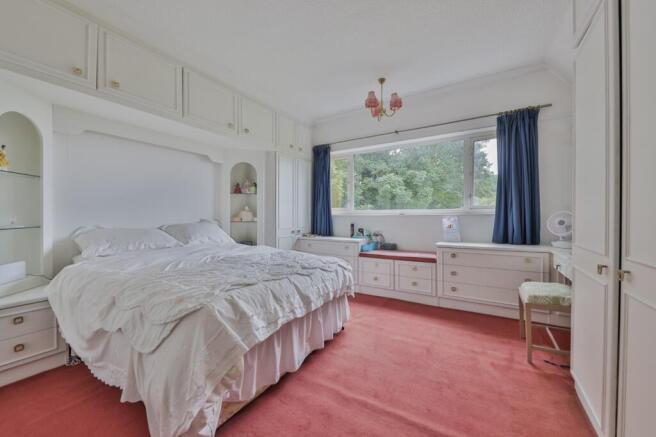 4 bed Detached for sale Image 9