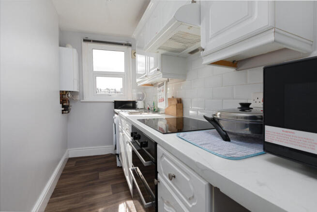 3 bed Flat for sale Image 5