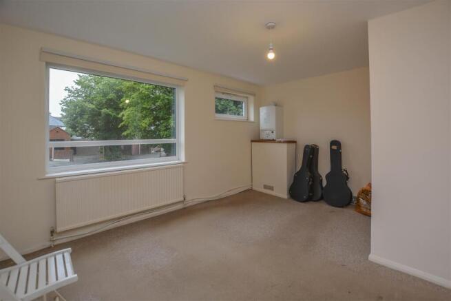 Doddinghurst Court, Brentwood photo 2