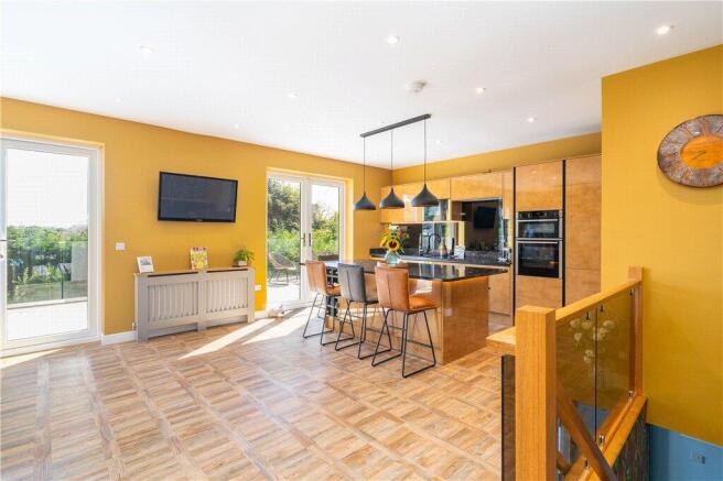 4 bed Detached for sale Image 6