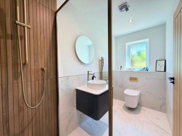 4 bed Detached for sale Image 11