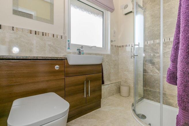 Ensuite to Bed 2