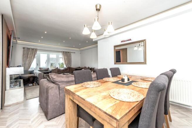4 bed Detached for sale Image 5