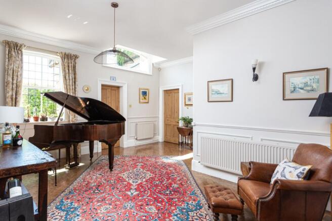 6 bed Semi-Detached for sale Image 11
