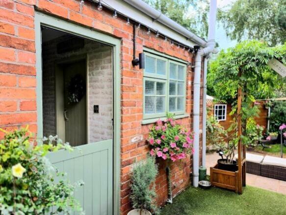 Rear stable door to garden - Wisteria Cottage Mars