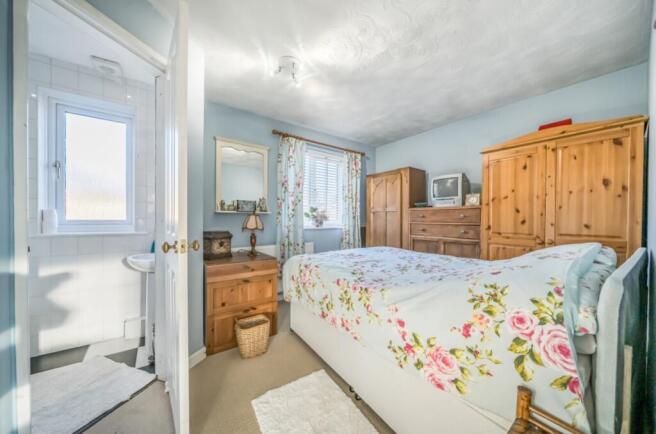 4 bed Detached for sale Image 11