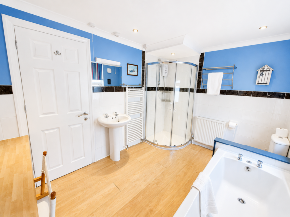 3 bed Terraced for sale Image 12