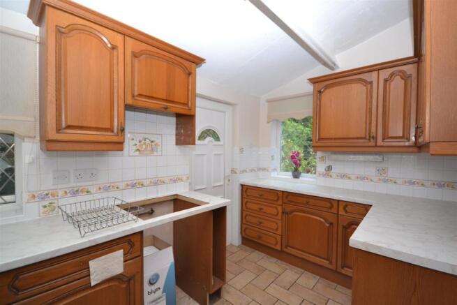 3miltondriveKITCHEN.JPG