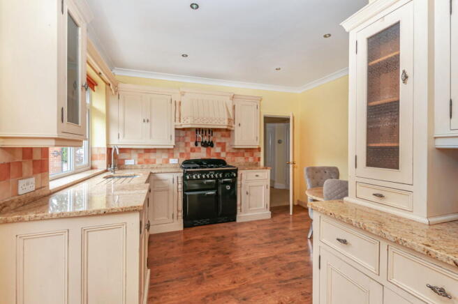 4 bed Detached Bungalow for sale Image 7