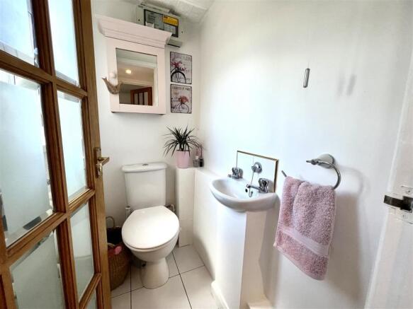 CLOAKROOM & WC