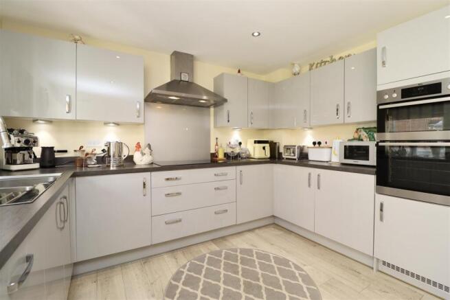 4 bed Detached for sale Image 5