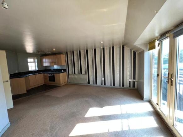2 bed Flat for sale Image 6
