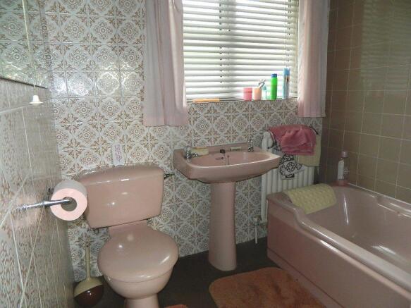 BATHROOM/W.C.:
