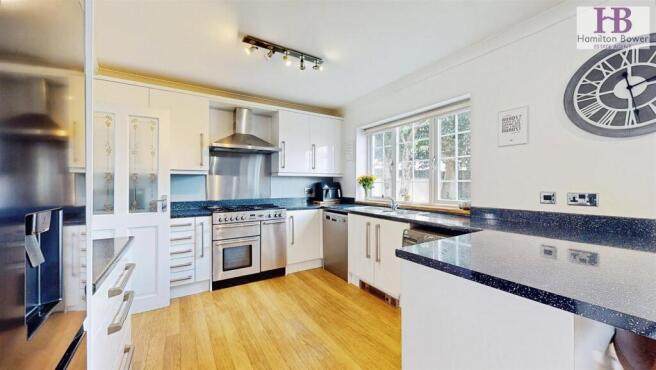 4 bed Detached for sale Image 5