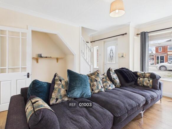 2 bed Terraced to rent Image 4