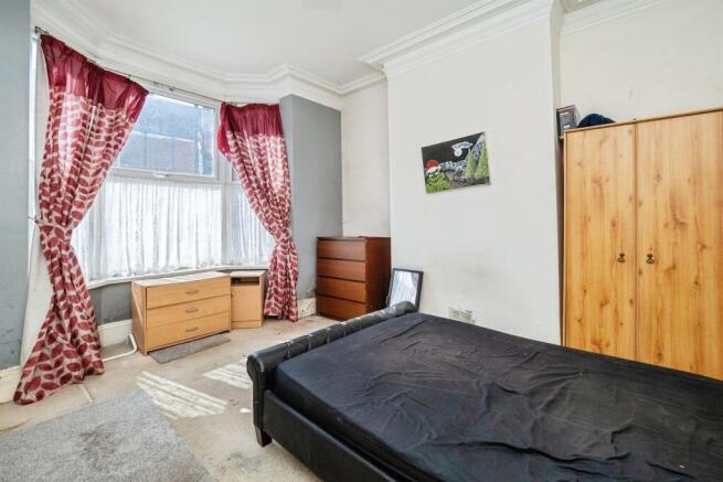3 bed Terraced for sale Image 8