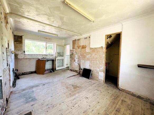 4 bed Semi-Detached for sale Image 8