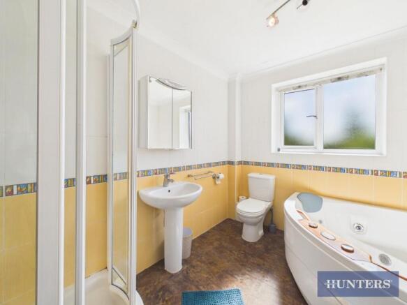 4 bed Detached for sale Image 10