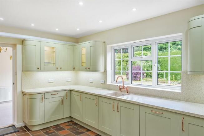 Kitchen 1.jpg