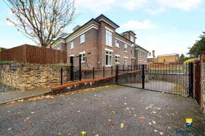 Flat 9, Herons Crest, Cross Lanes, Guildford GU1 2EE