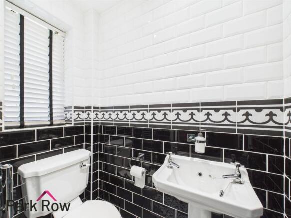 4 bed Detached for sale Image 7
