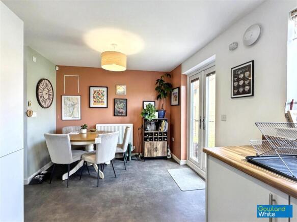3 bed Semi-Detached for sale Image 4