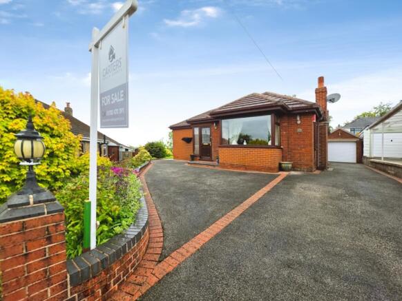 3-bed detached on Woodside Avenue, Brown Edge, Staffordshire Moorlands, £325,000