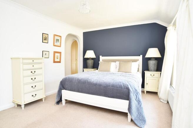 4 bed Detached for sale Image 9