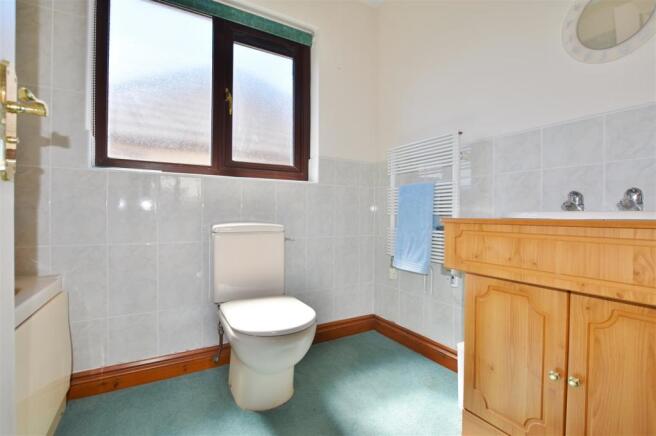 BEDROOM 1 EN-SUITE BATHROOM