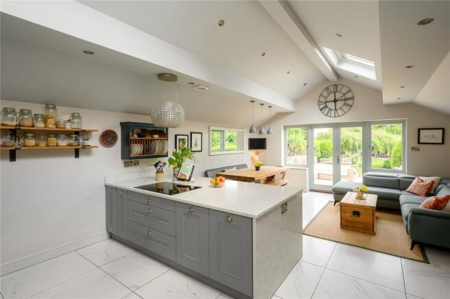 4 bed Semi-Detached for sale Image 8