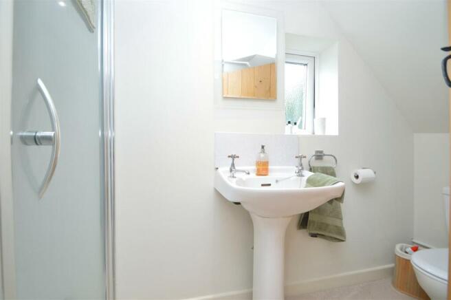 En-Suite to bedroom 5