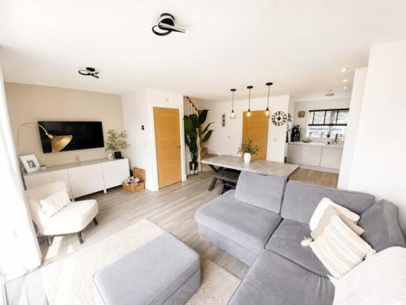 OPEN PLAN LIVING ACCOMMODATION