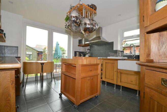 kitchen 2.JPG