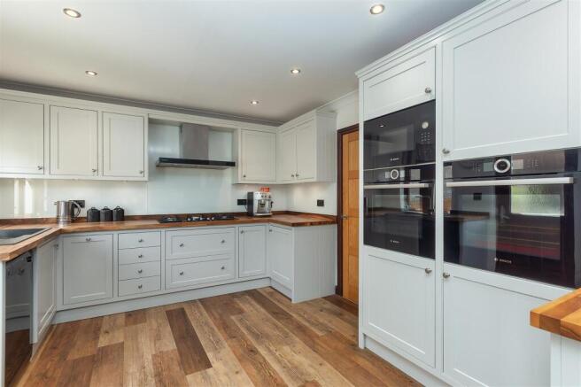 3 bed Terraced for sale Image 8