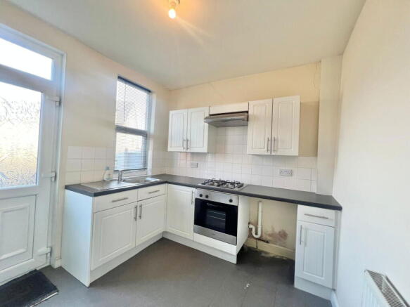 2 bed Terraced to rent Image 5
