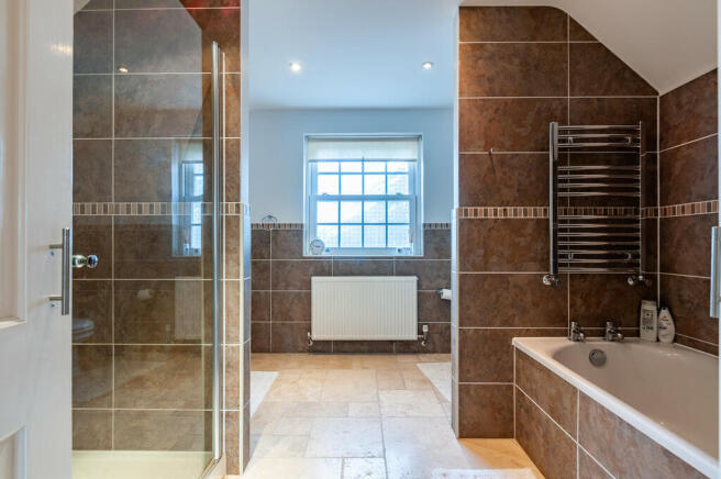Ensuite bathroom ...