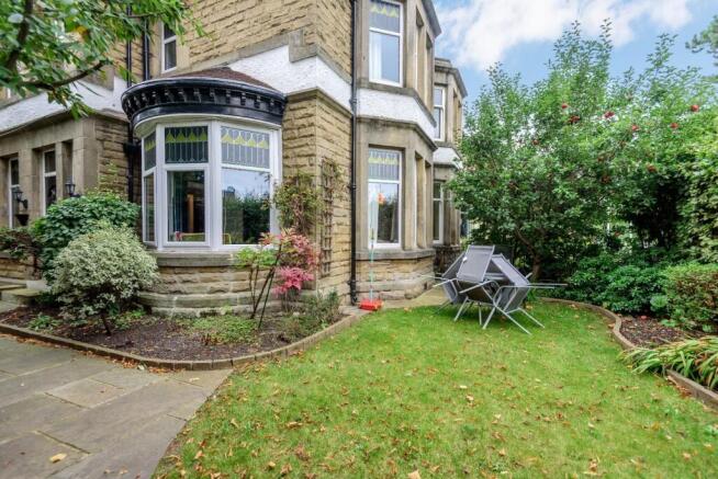 4 bed House for sale Image 4