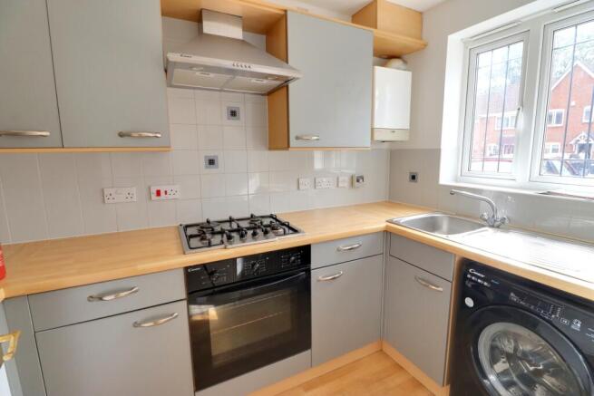 Hobby Close, Waterlooville photo 4